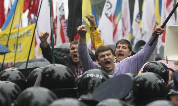 Kijów: Opozycja wyparta ze strefy kibica