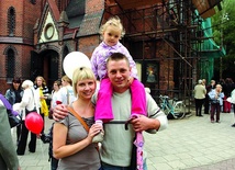  Michał i Izabela Skonieczni z córką Karoliną: – Za obronę rodziny czujemy się odpowiedzialni i chcemy nasze przekonania pokazać innym 