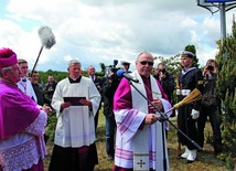  Po poświęceniu przez takich dostojników kościelnych na rondzie nie powinno dochodzić do żadnych wypadków