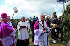  Po poświęceniu przez takich dostojników kościelnych na rondzie nie powinno dochodzić do żadnych wypadków