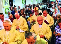  Rocznicowej Eucharystii, transmitowanej przez Telewizję Trwam, przewodniczył bp Henryk Tomasik