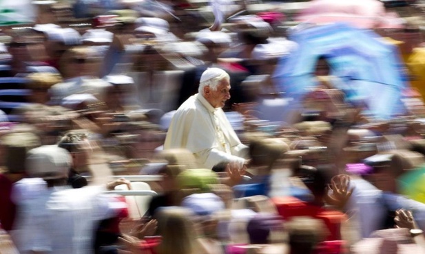 Cel - zaszkodzić papieżowi
