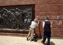 Ortodoksi podejrzani o napisy na ścianach Yad Vashem