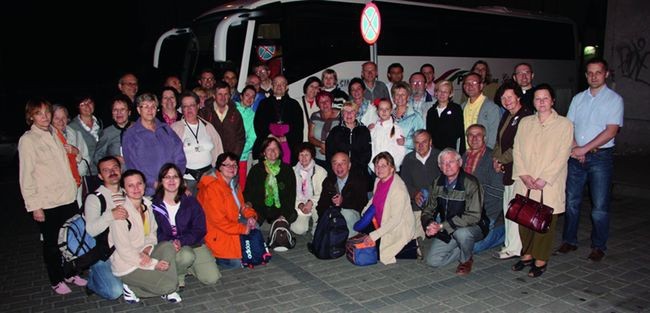 Pielgrzymów na początku drogi pobłogosławił bp Stefan Regmunt