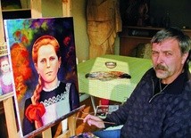Tadeusz Kowal maluje, rzeźbi i mówi o Karolinie od 25 lat 