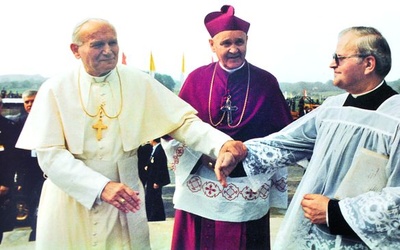– Znałem Ojca Świętego już wcześniej, kiedy był kardynałem. Doskonale mnie pamiętał – wspomina ks. Margański (z prawej) 
