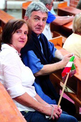  Uczestnicy Eucharystii przynieśli ze sobą czerwono-biało-zielone flagi