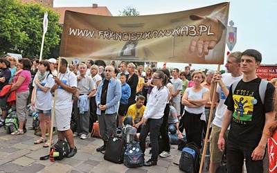  Do grupy franciszkanska3.pl można zapisywać się w biurze pielgrzymkowym przy ul. Wiślnej 12 (obok wejścia do księgarni)  oraz w parafii Najświętszego Salwatora (ul. Kościuszki 88, u ks. Mirka)