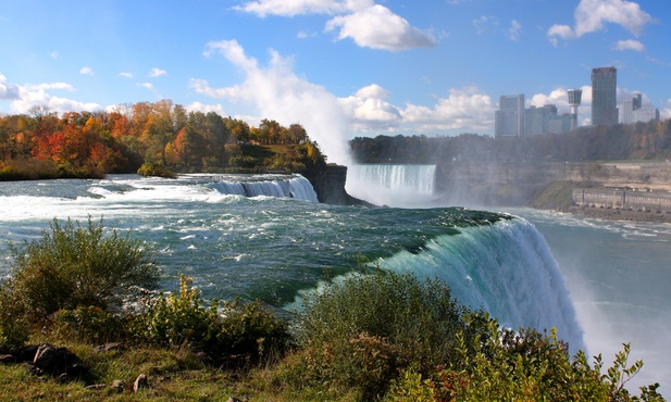 Przespaceruje się po linie nad Niagarą