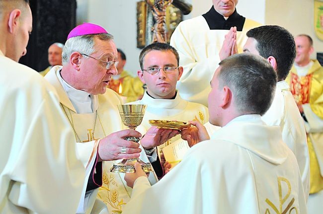  Patena i kielich będą towarzyszyły kapłanom do końca życia