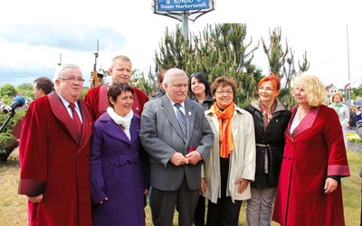  – Nie wolno zapomnieć o historii! – apelował Lech Wałęsa podczas uroczystości poświęcenia ronda  im. Sióstr Norbertanek