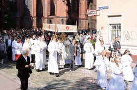  W procesji niesiono zabytkową monstrancję z XVII wieku, ufundowaną przez gliwickich mieszczan