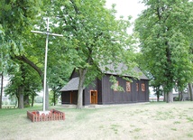  Zabytkowy kościół w Ciechosławicach graniczy z autostradą