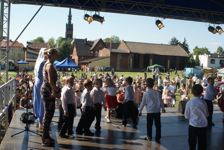 Rodzinnie na parafialnych błoniach