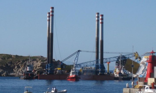 Rozpoczęło się usuwanie Costa Concordia