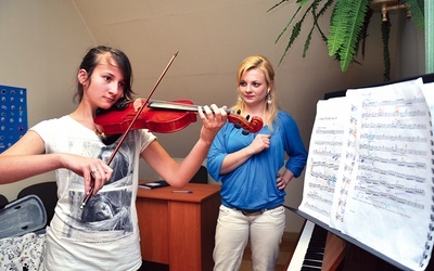  – Ja przyszłam tu, bo chcę się uczyć gry na skrzypcach – przyznaje Klaudia Fila