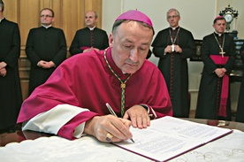 Podpis protokołu przejęcia diecezji