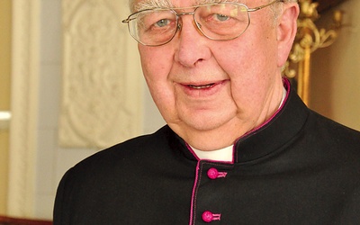 Ks. prał Witold Andrzejewski święcenia kapłańskie otrzymał 18 czerwca 1972 r. Od 1989 roku jest proboszczem parafii Niepokalanego Poczęcia NMP w Gorzowie Wlkp.  Ma 72 lata