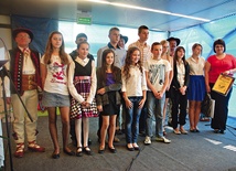  Nagrodę zbiorową otrzymali uczniowie podstawówki i gimnazjum w Żabnicy