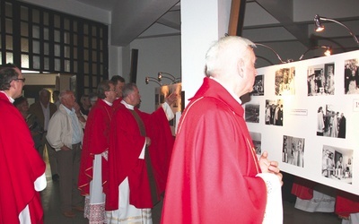 Jubileuszowa wystawa przypomniała budowę kościoła  i ważne wydarzenia religijne