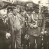 Od lewej na pierwszym planie: Józef Rymer, Wojciech Korfanty i gen. Stanisław Szeptycki –  w ostatnich dniach czerwca 1922 r. to ich nazwiska były najczęściej wymieniane na Śląsku