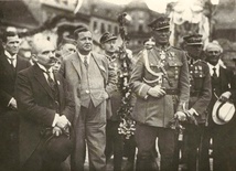 Od lewej na pierwszym planie: Józef Rymer, Wojciech Korfanty i gen. Stanisław Szeptycki –  w ostatnich dniach czerwca 1922 r. to ich nazwiska były najczęściej wymieniane na Śląsku