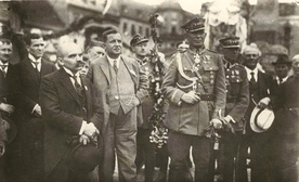 Od lewej na pierwszym planie: Józef Rymer, Wojciech Korfanty i gen. Stanisław Szeptycki –  w ostatnich dniach czerwca 1922 r. to ich nazwiska były najczęściej wymieniane na Śląsku