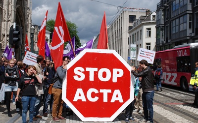 Komisja PE: ACTA do kosza