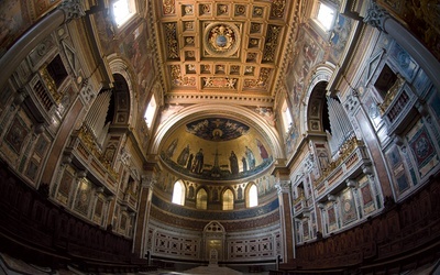Bazylika na Lateranie była pierwszym legalnym kościołem chrześcijańskim, wybudowanym po edykcie mediolańskim (313 r.)
