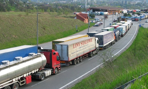 Mniej ciężarówek na drogach