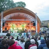 Festiwal odbywa się w amfiteatrze parafii św. Jacka w Gliwcach-Sośnicy