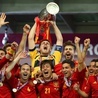 Bramkarz Iker Casillas i zwycięska drużyna Hiszpanii