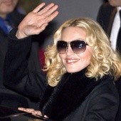 Petersburg zabrania Madonnie ściągać rajstopy