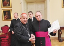 Ksiądz Pasierbek (po prawej) od 28 lat sprawuje opiekę duchową nad jurystami