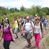 Szlak Orlich Gniazd, początek lipca. Pielgrzymi z parafii św. Jacka w Radoszowach (na granicy Rydułtów i Rybnika) w drodze na Jasną Górę. Maszerowali w skwarze, ale w dobrych humorach. Na kolana przed obrazem Czarnej Madonny upadli 3 lipca