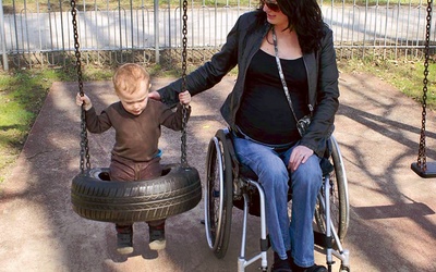  Marzenie pani Joanny o macierzyństwie się spełniło. Dziś osoby podobnie jak ona niepełnosprawne ruchowo mają łatwiejszą drogę do zdobycia odpowiedniej wiedzy w szkole rodzenia