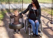  Marzenie pani Joanny o macierzyństwie się spełniło. Dziś osoby podobnie jak ona niepełnosprawne ruchowo mają łatwiejszą drogę do zdobycia odpowiedniej wiedzy w szkole rodzenia