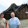 Na co dzień placu doglądają ks. Kazimierz i majster Antoni Klag