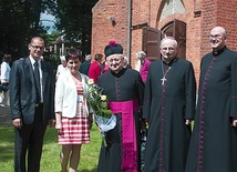 Na uroczystościach pojawili się dawni parafianie, obecny był też pierwszy powojenny proboszcz, ks. Władysław Boksa