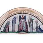 Mozaika  nad wejściem do katedry