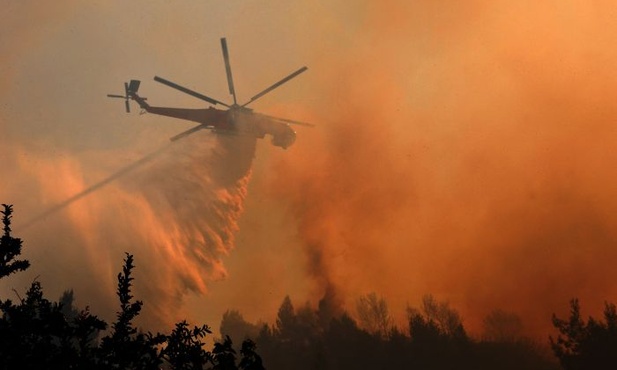 Pożar szaleje 40 km od Aten