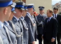 Premier dziękuje policjantom