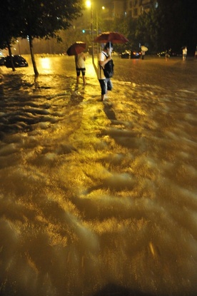 20 ofiar powodzi w Chinach