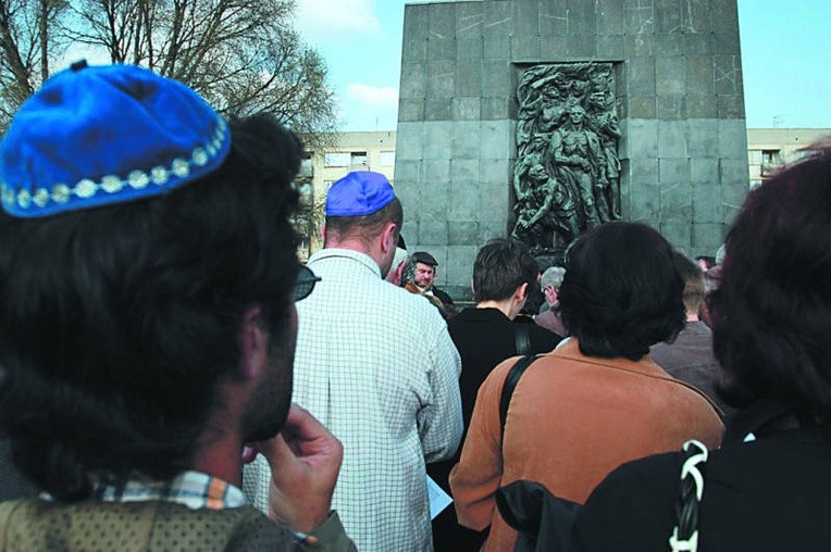 Na "Szlaku pomników getta warszawskiego"