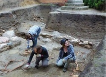 Archeolodzy w kościele
