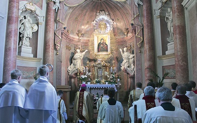 Obraz Matki Bożej Pokornej znajduje się w bocznej kaplicy bazyliki