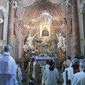 Obraz Matki Bożej Pokornej znajduje się w bocznej kaplicy bazyliki