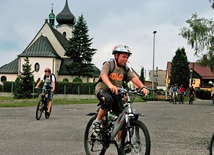  Obozy diecezjalne w Nędzy odbywają się od 1999 roku.  Rok później po raz pierwszy ministranci przyjechali tu z rowerami. Także w te wakacje do miejscowości zawitał rekolekcyjny peleton 