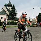  Obozy diecezjalne w Nędzy odbywają się od 1999 roku.  Rok później po raz pierwszy ministranci przyjechali tu z rowerami. Także w te wakacje do miejscowości zawitał rekolekcyjny peleton 
