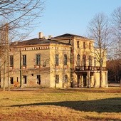 Opuszczony pałac Donners- marcków w Kaletach- -Zielonej 